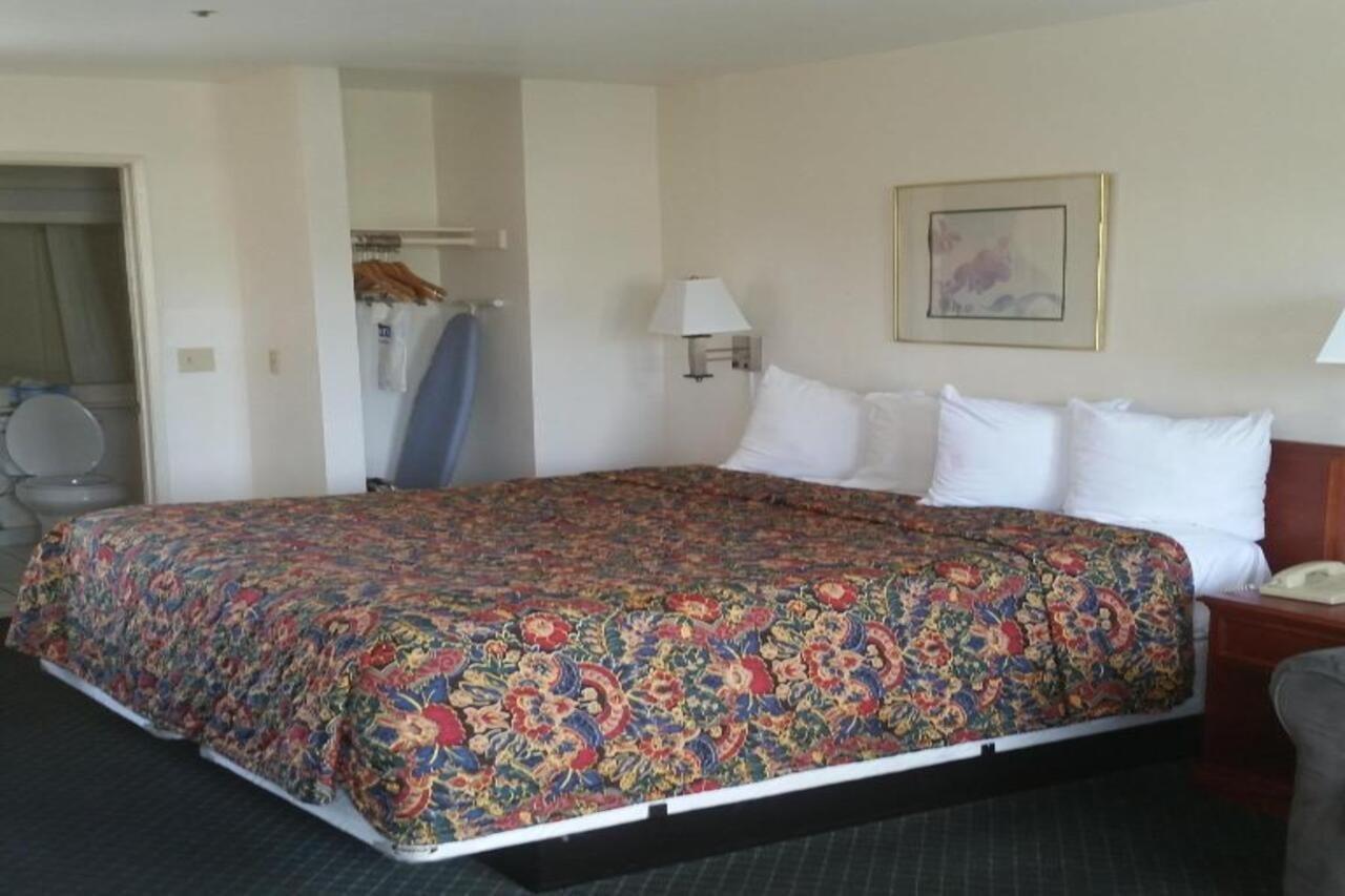 Days Inn By Wyndham Orange Anaheim Экстерьер фото