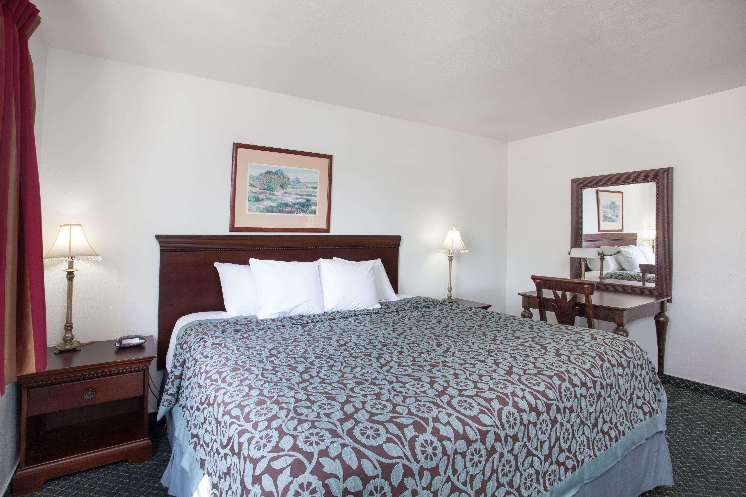 Days Inn By Wyndham Orange Anaheim Экстерьер фото