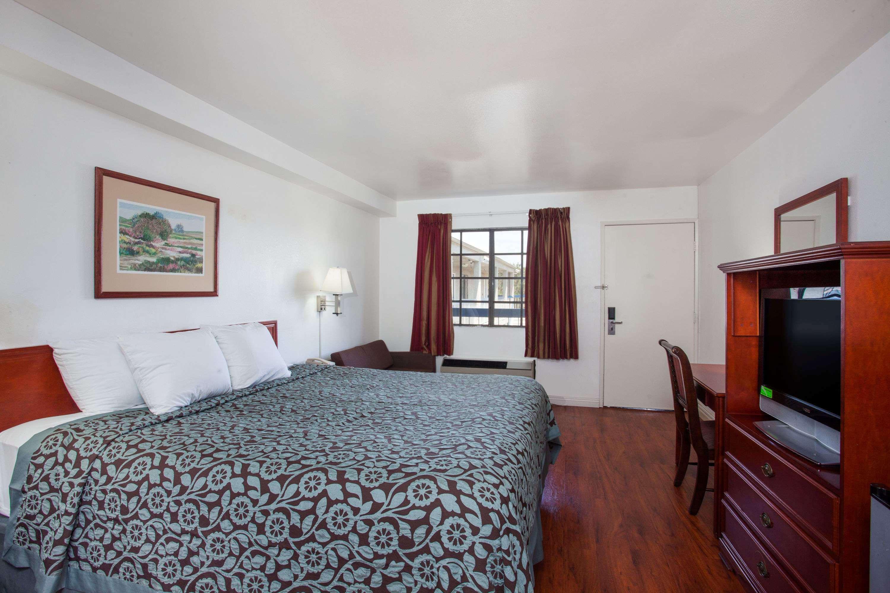 Days Inn By Wyndham Orange Anaheim Экстерьер фото