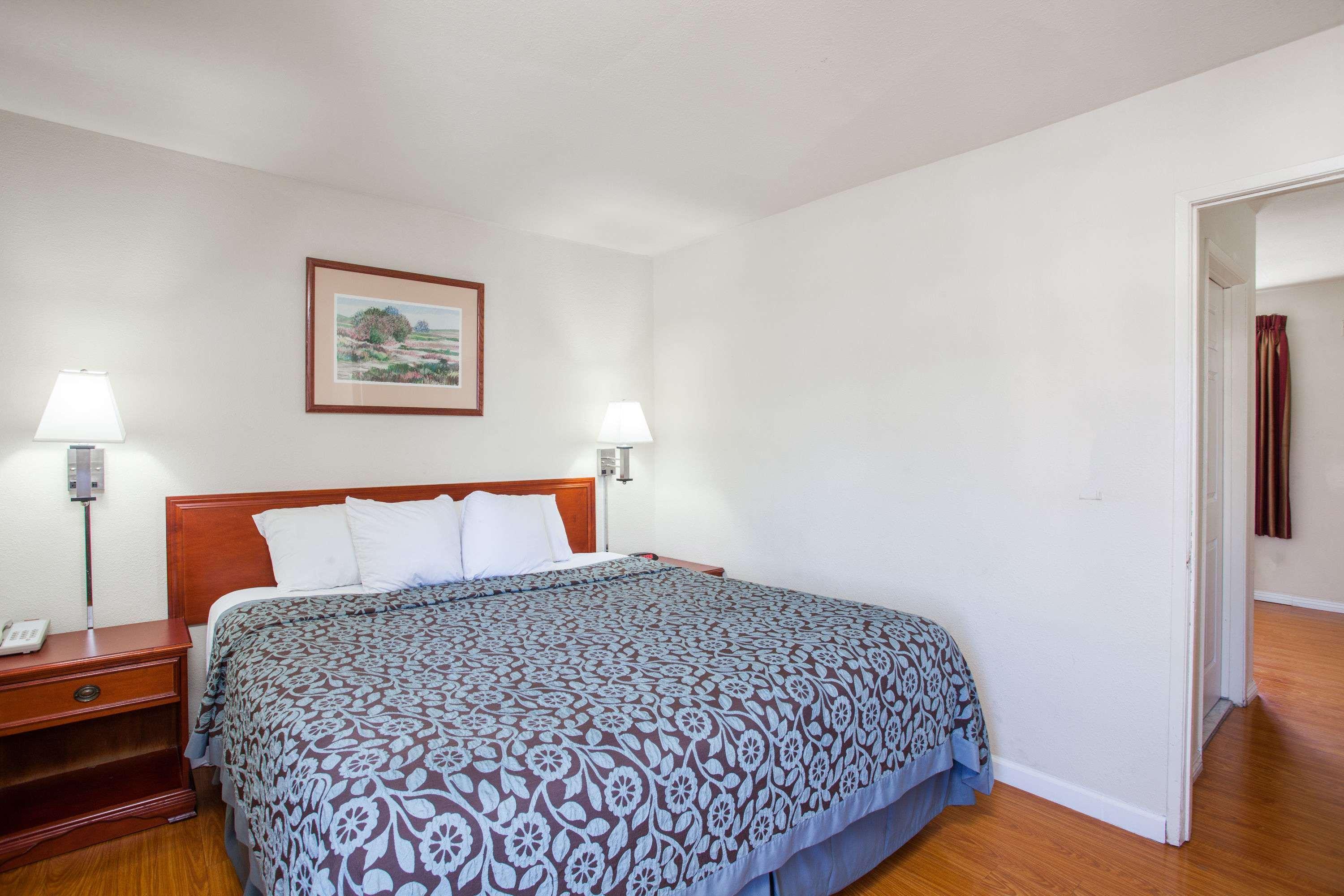 Days Inn By Wyndham Orange Anaheim Экстерьер фото