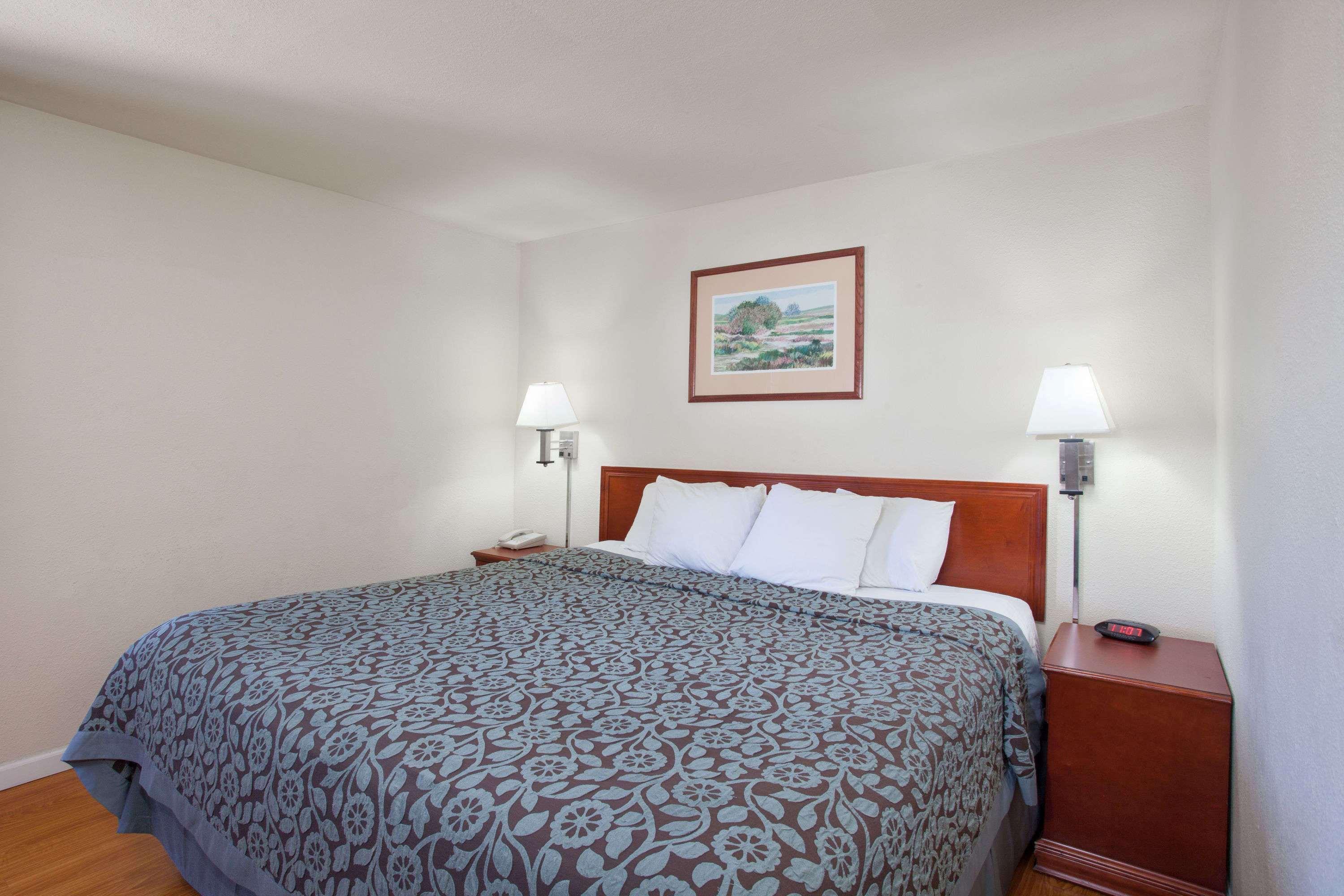 Days Inn By Wyndham Orange Anaheim Экстерьер фото