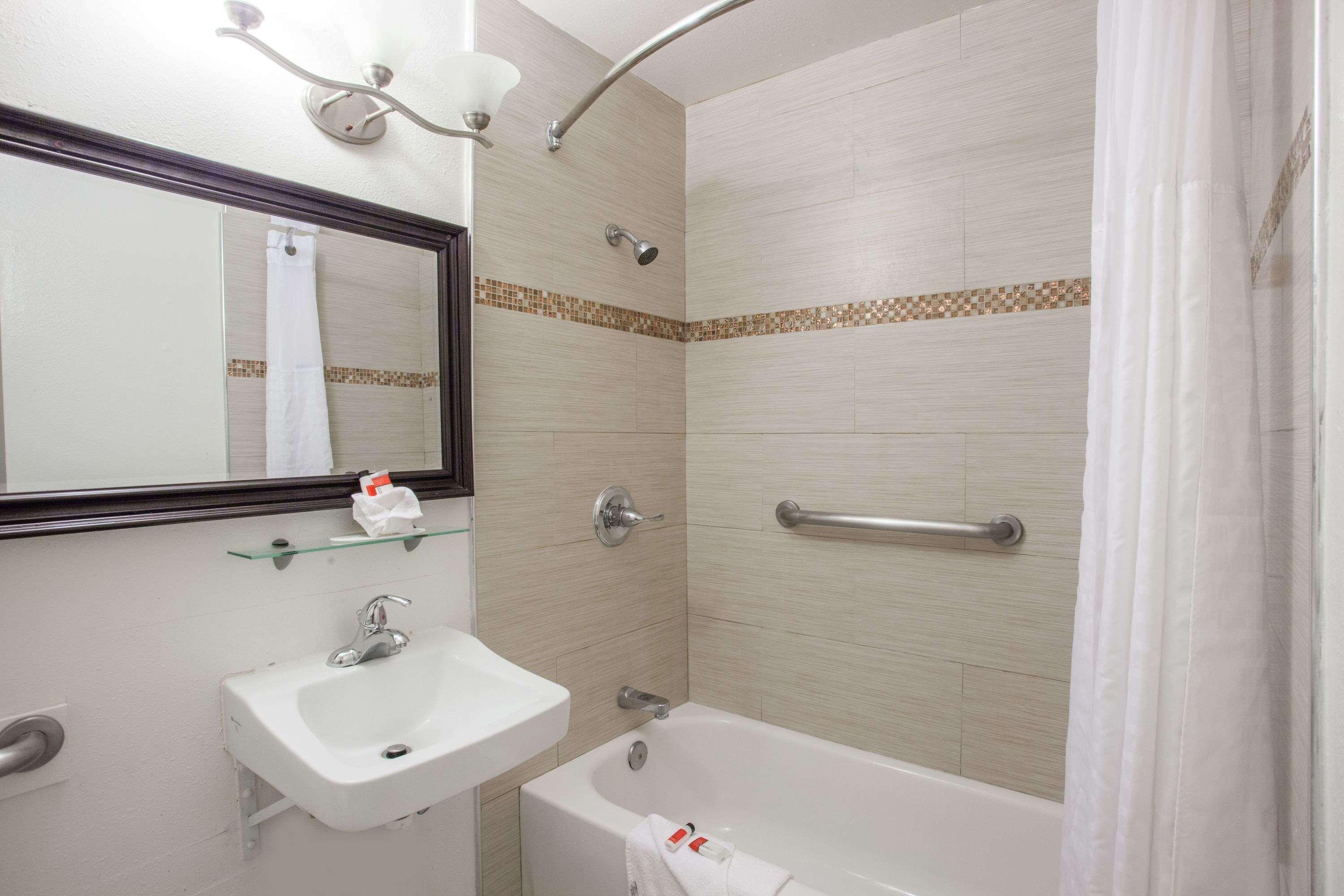 Days Inn By Wyndham Orange Anaheim Экстерьер фото