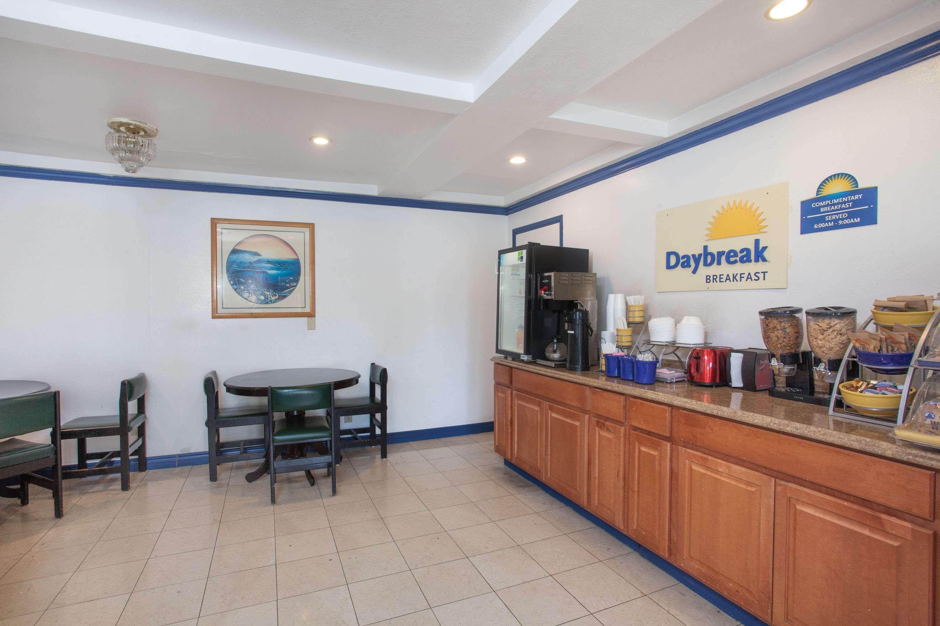 Days Inn By Wyndham Orange Anaheim Экстерьер фото