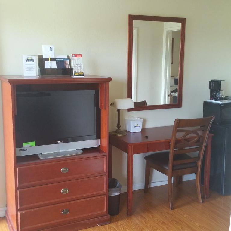 Days Inn By Wyndham Orange Anaheim Экстерьер фото